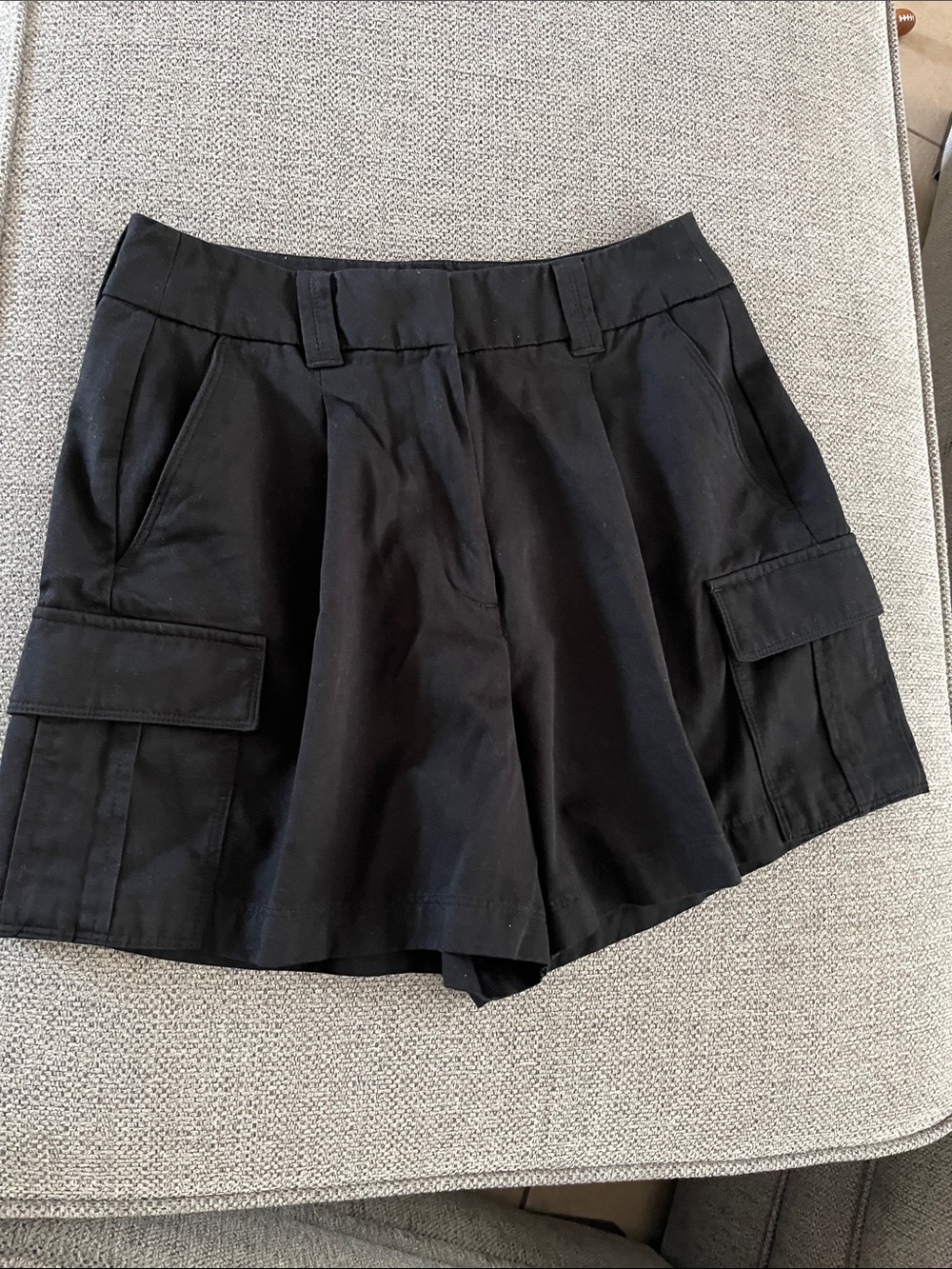 Old Navy Black Cargo Pleated Women's Shorts